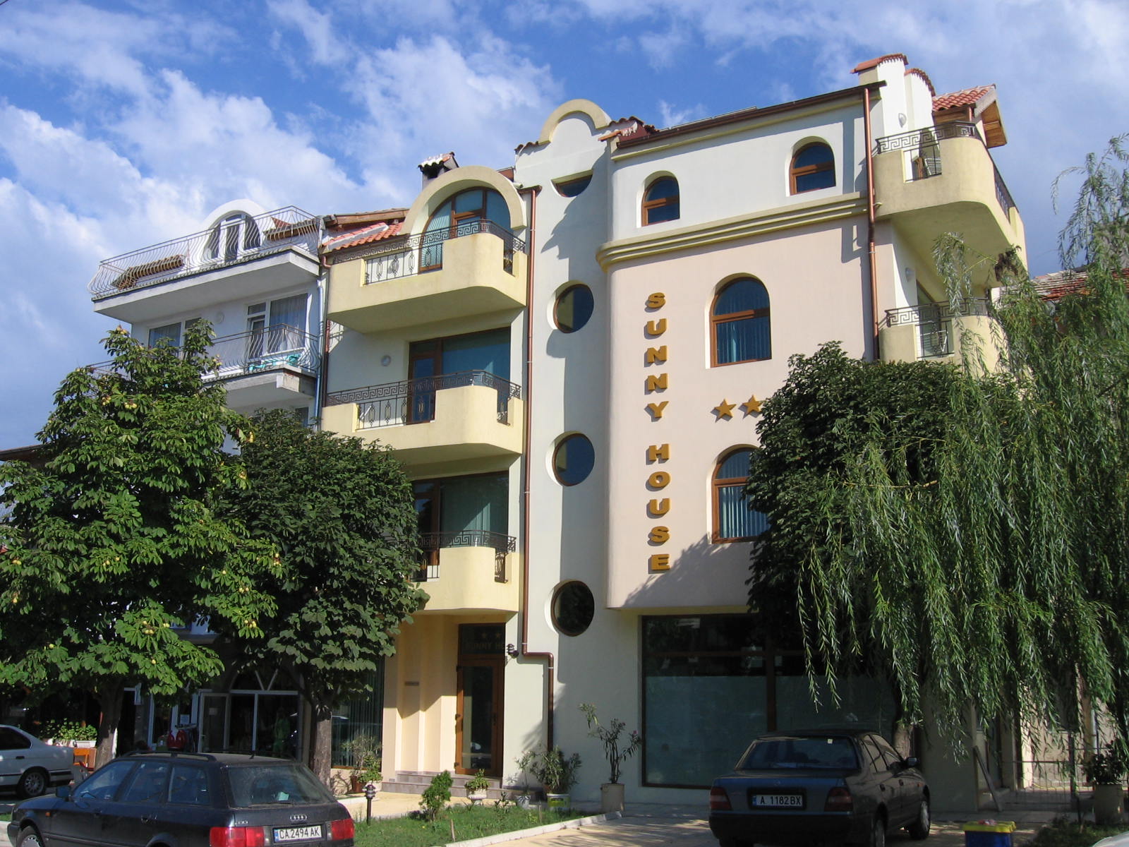 Family hotel Sunny House - Tsarevo (Photo: pernica.biz)