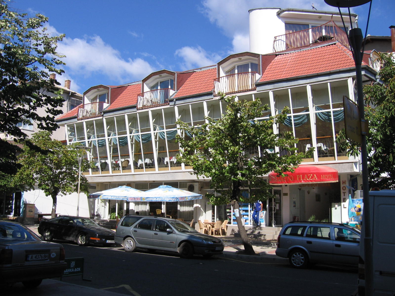 Hotel Tzarevo Plaza in centre of town (Photo: pernica.biz)
