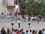 Slavnostního zahájení nového školního roku
v sobotu 15. září 2007
ve střední škole  N. J. Vapcarova
se zúčastnil i starosta Careva ing. Petko Arnaudov
(uprostřed snímku v obleku)