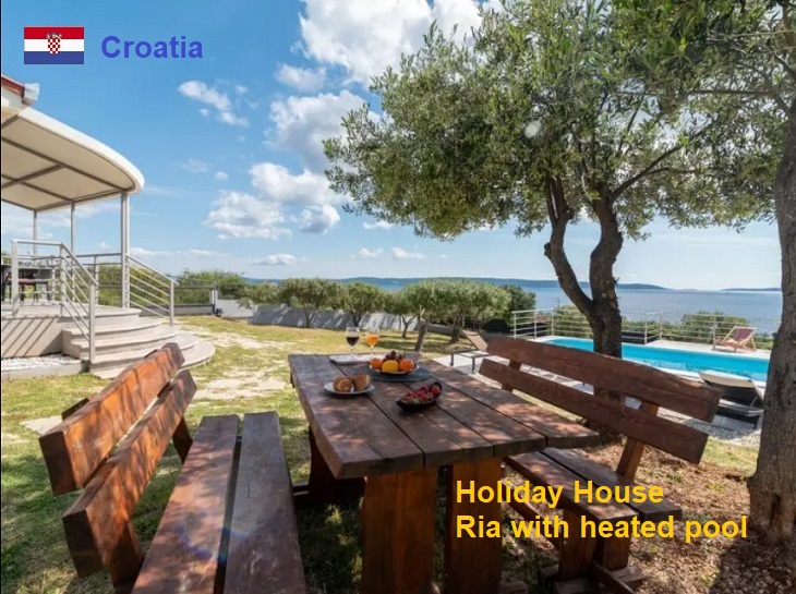 PERNICA.BIZ + Interhome.com / Croatia - Holiday House Ria with heated pool